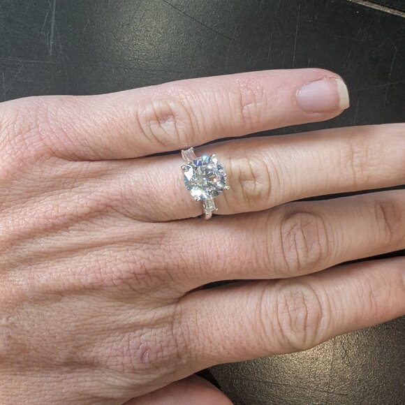 Ring - Picture 3 of 4